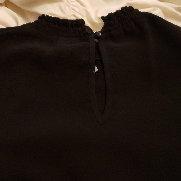 Long sleeved cold shoulder mock neck top - Picture 3 of 6